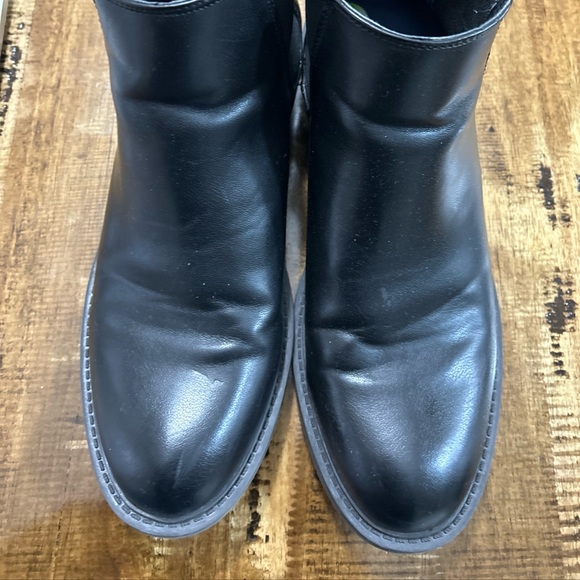 9.5 used - Picture 1 of 5